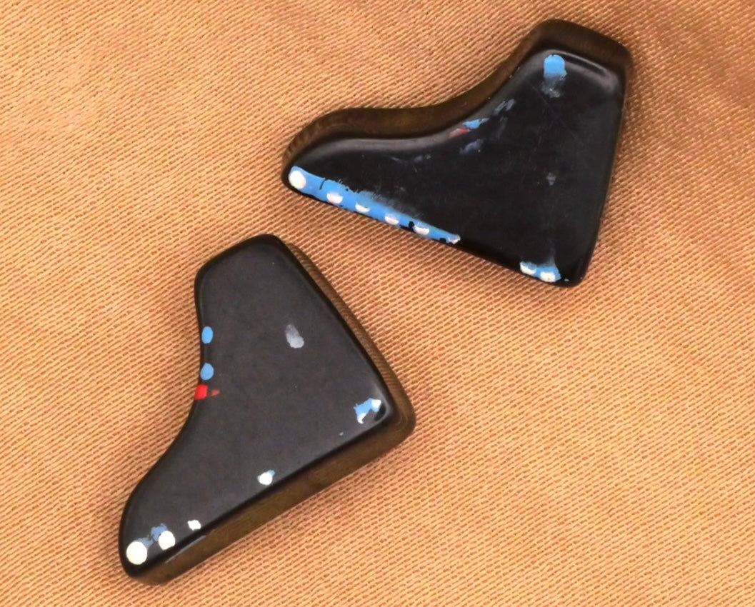 Bakelite Shoes Boots Hand-Painted Buttons 13x17mm