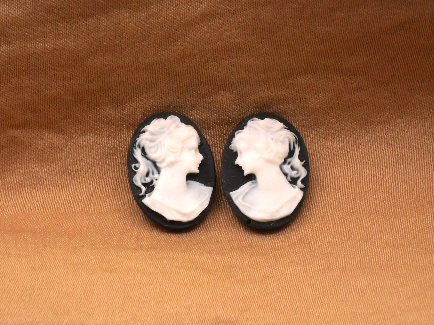 Cameo Lady Profile Green Coral Black Small Button Various 13x18mm