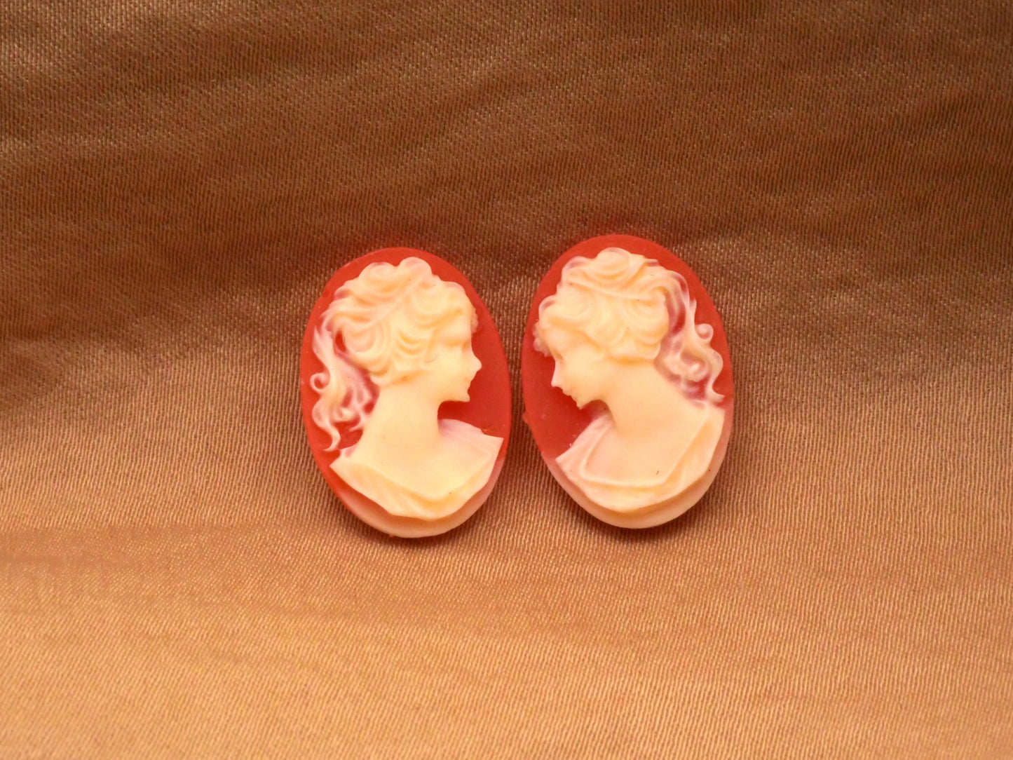 Cameo Lady Profile Green Coral Black Small Button Various 13x18mm