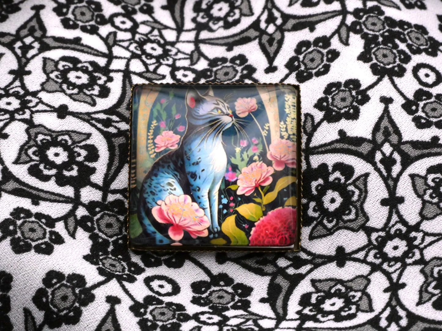 Art Nouveau Cat and Flowers Glass Dome Button 26mm