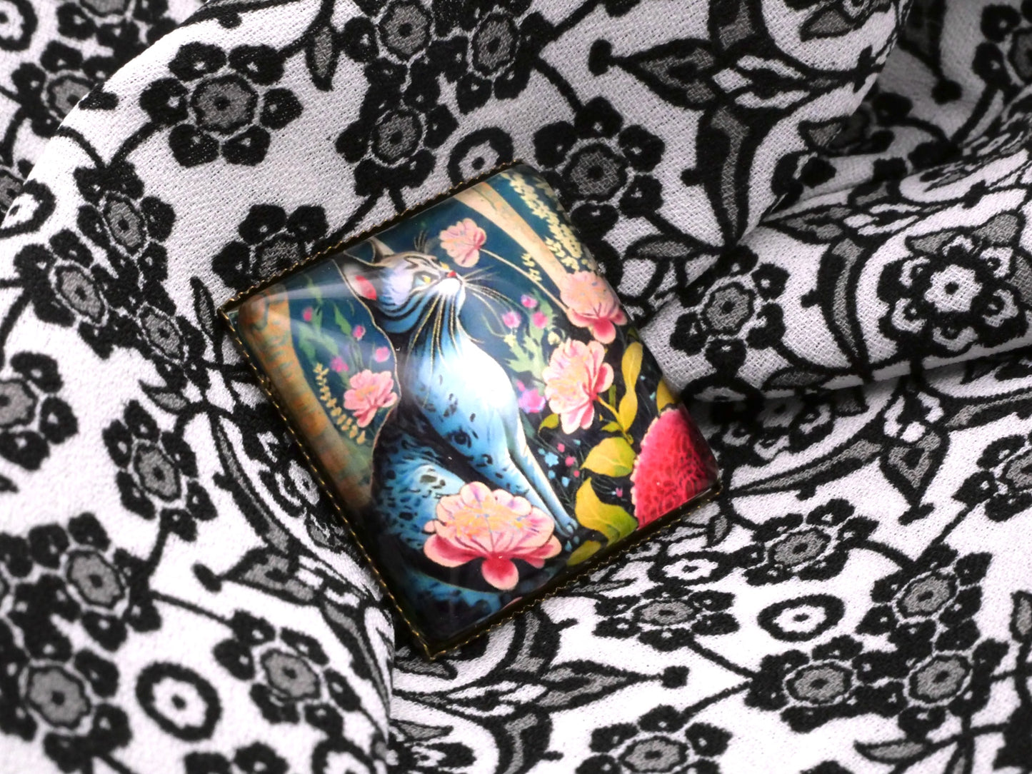 Art Nouveau Cat and Flowers Glass Dome Button 26mm
