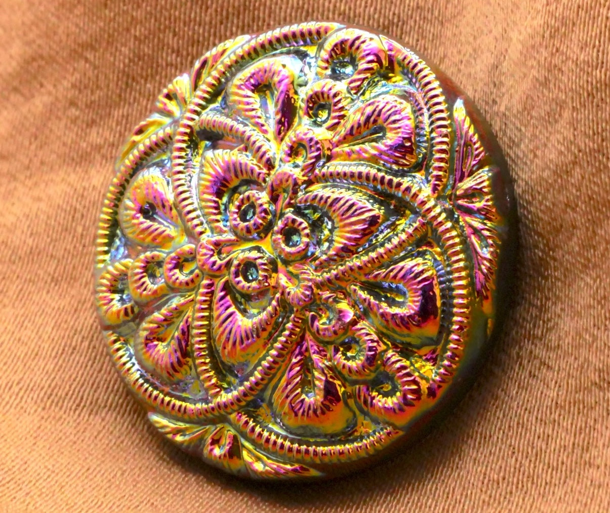 Celtic Knot Triad Czech Glass Iridescent Purple Green Pink 22mm