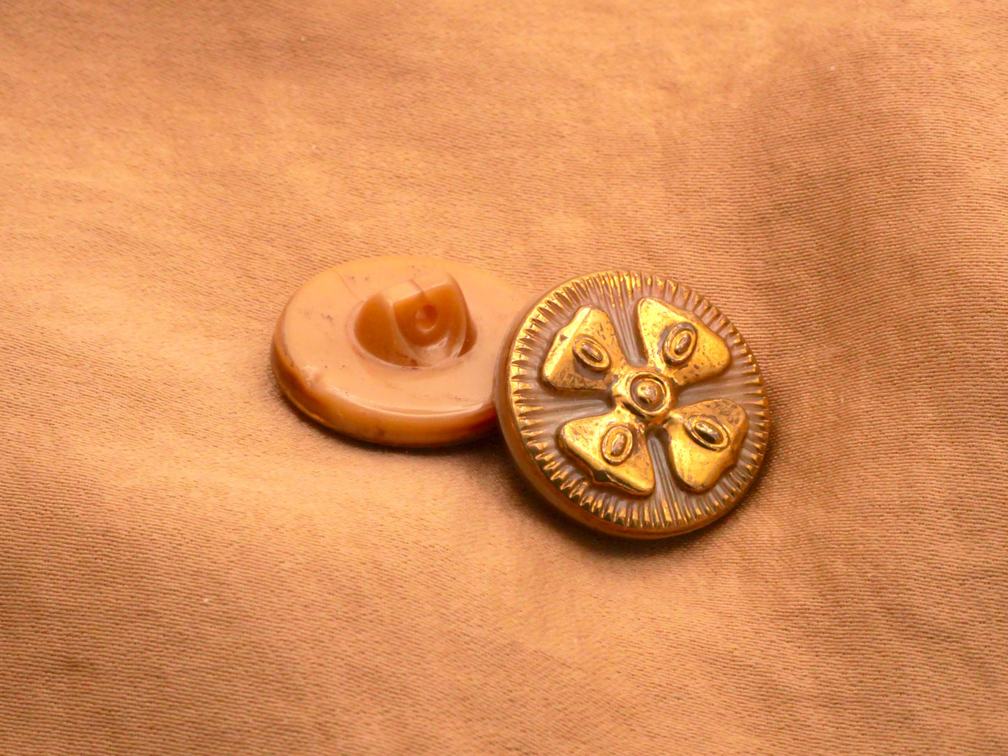 Glass Gold Four-Leaf Clover Vintage Button 18mm