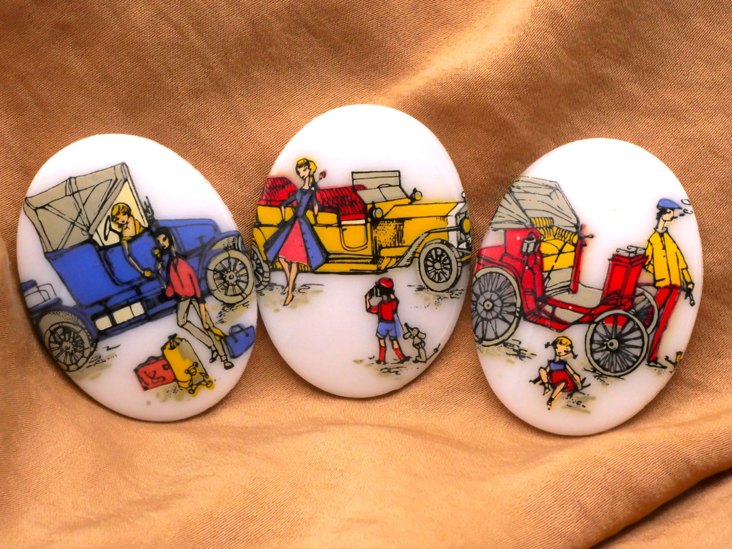 Automobile Early 1900s Style With People Glass Buttons 30x40mm