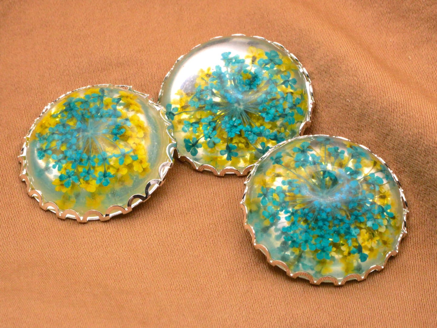 Habitat Aquamarine Green Yellow Real Flowers Plastic Dome Metal Button 26mm