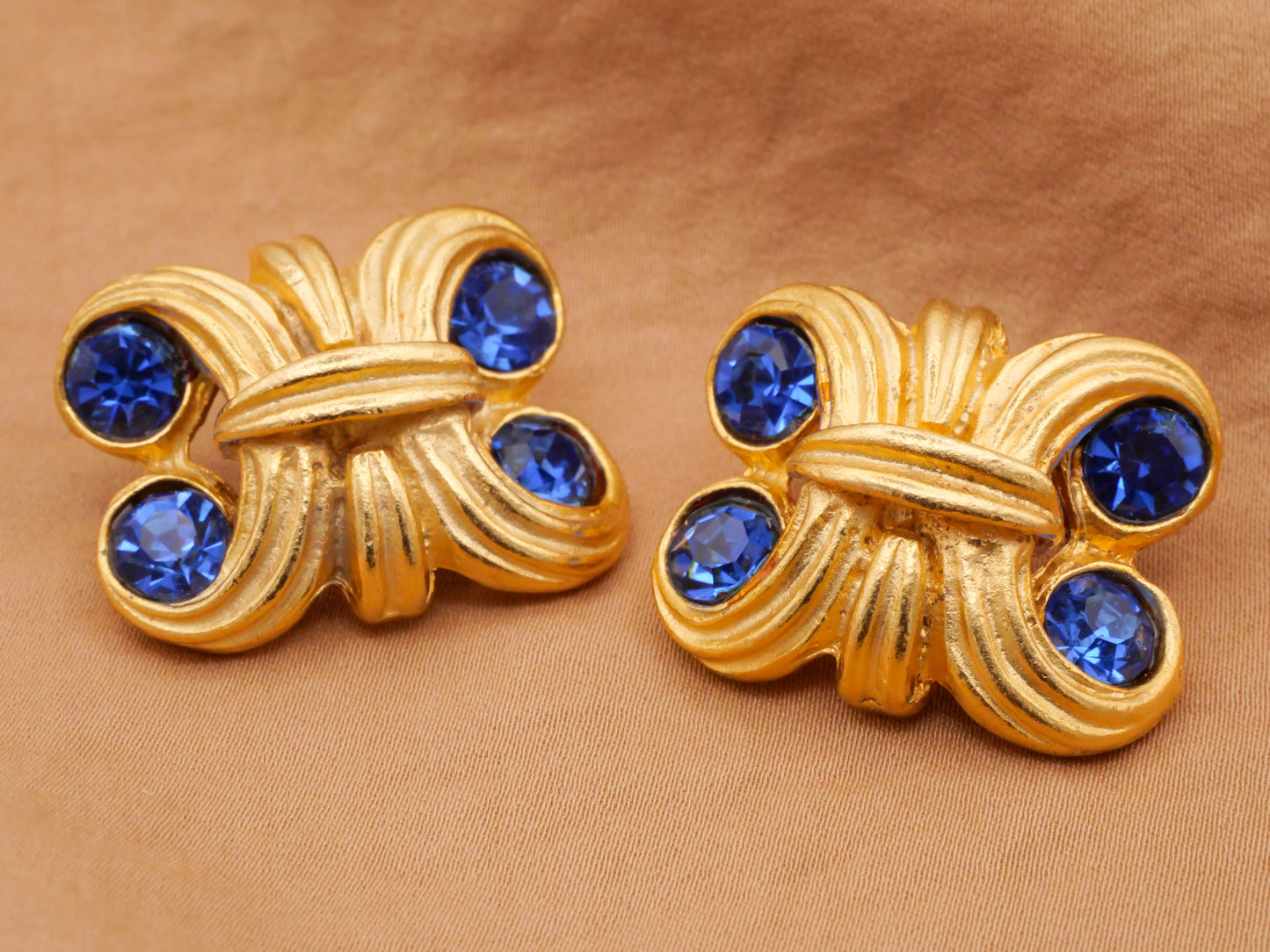 Scroll Filigree Sapphire Blue Rhinestone Gold Brass Metal Vintage Button 24x29mm