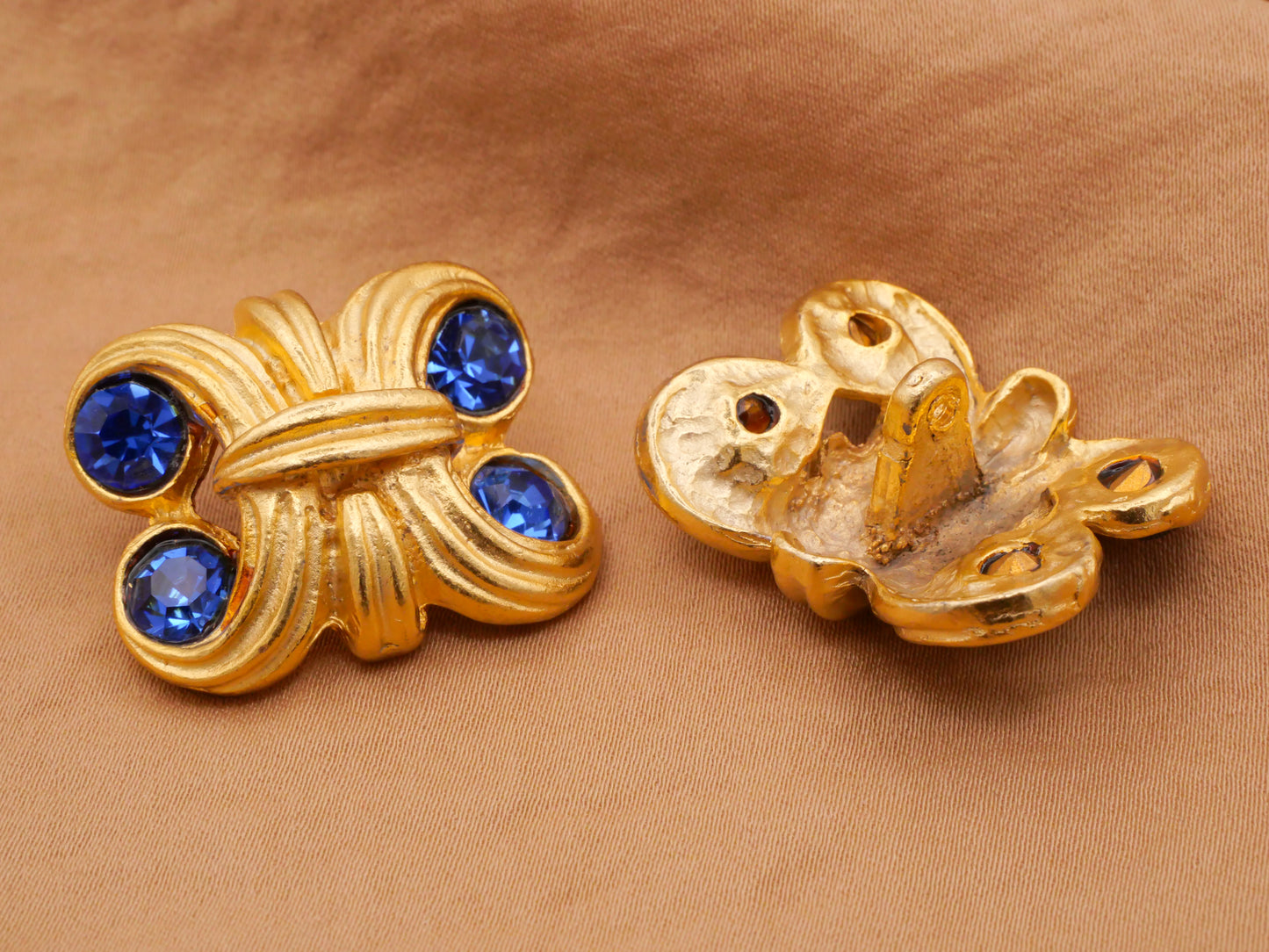 Scroll Filigree Sapphire Blue Rhinestone Gold Brass Metal Vintage Button 24x29mm