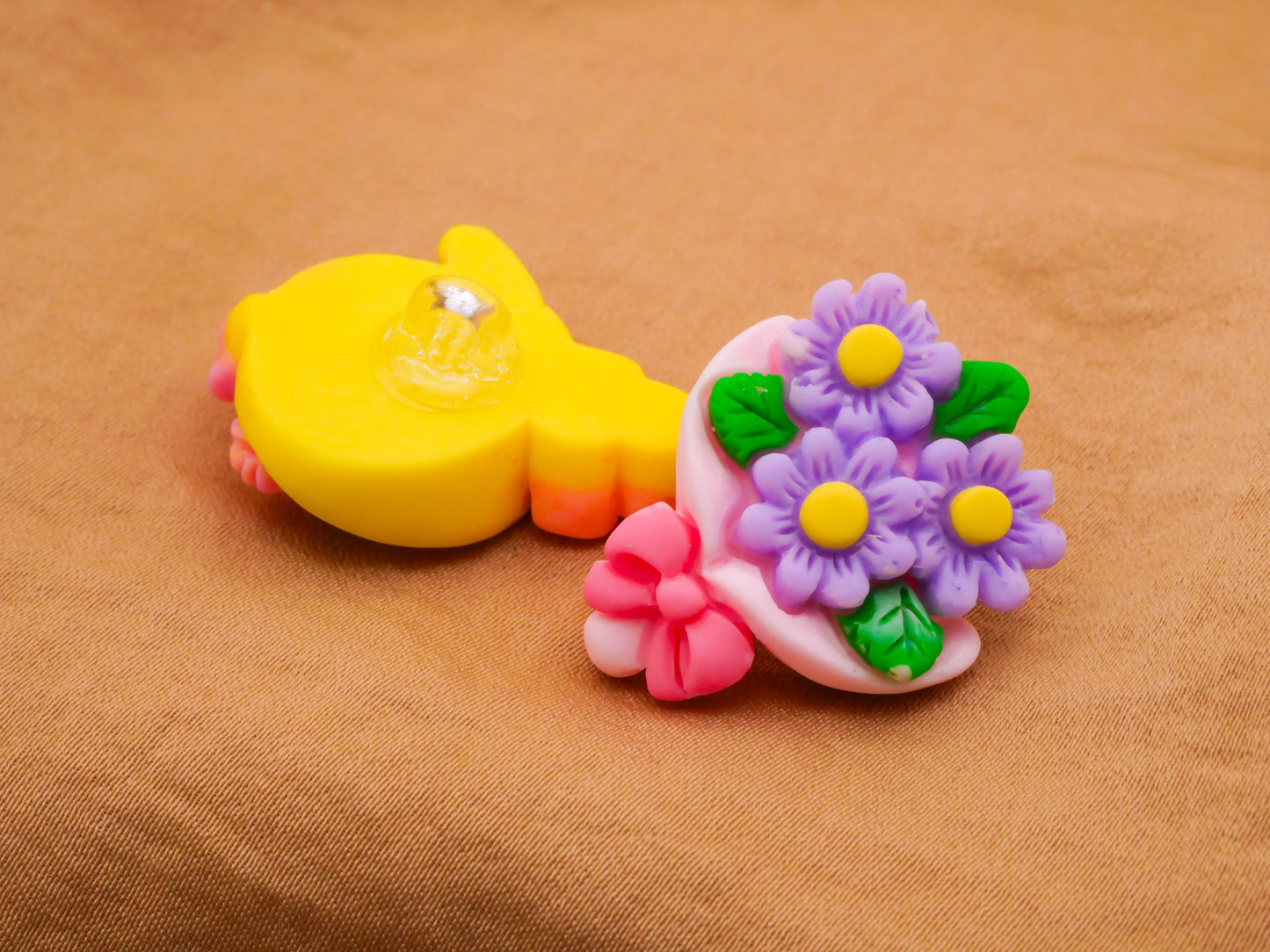 Bouquet Flowers Plastic Set of Five Buttons 22x27mm