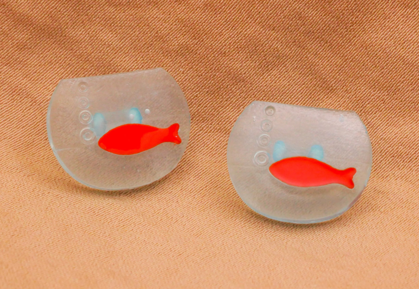 Goldfish Fish Bowl Bubbles Plastic Button 12x15mm