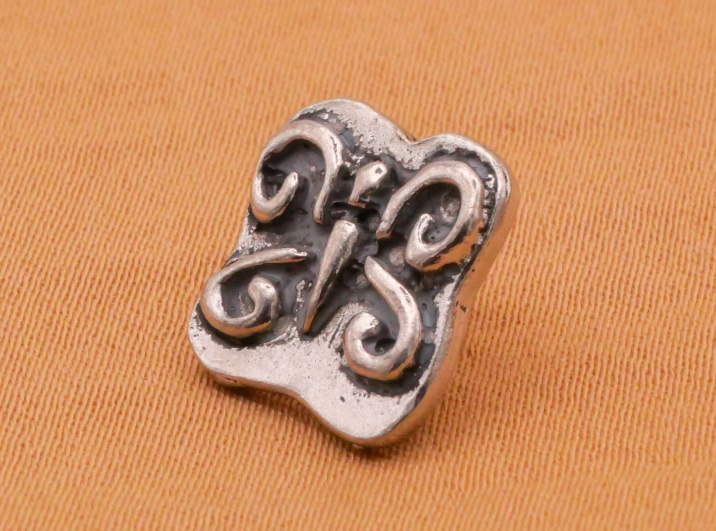 Butterfly Pewter Look Insect Small Button 11x12mm