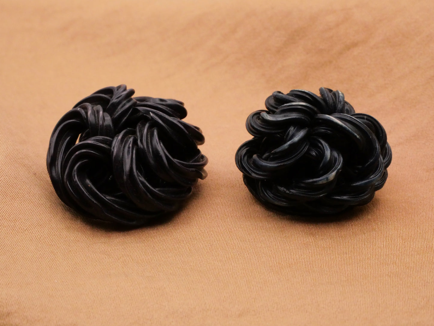 Extruded Celluloid Black Noodle Knot Early Plastic Vintage Button Various 26-28mm