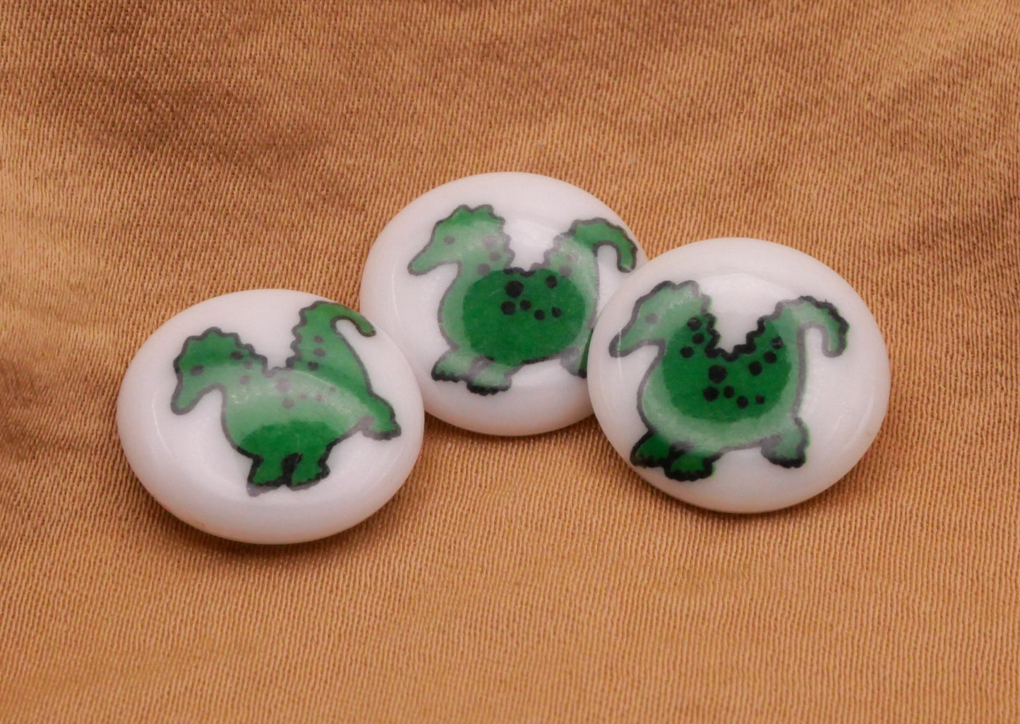 Dragon Green White Plastic Vintage Button 14mm