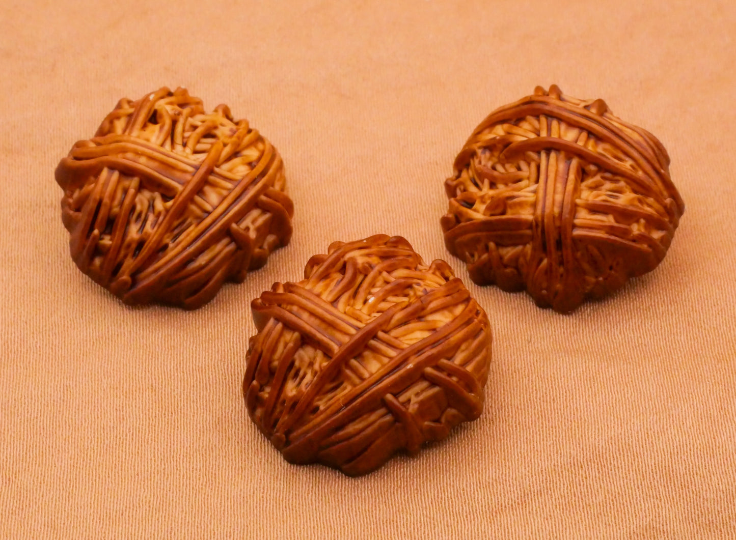 Ball of Yarn Thread Look Cognac Brown Plastic Button 19x20mm