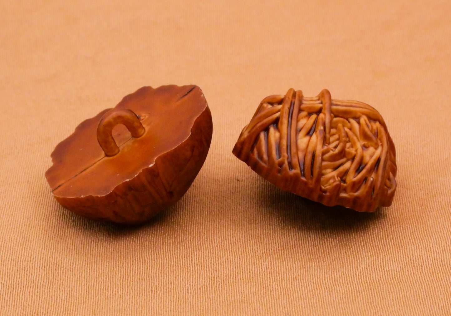 Ball of Yarn Thread Look Cognac Brown Plastic Button 19x20mm