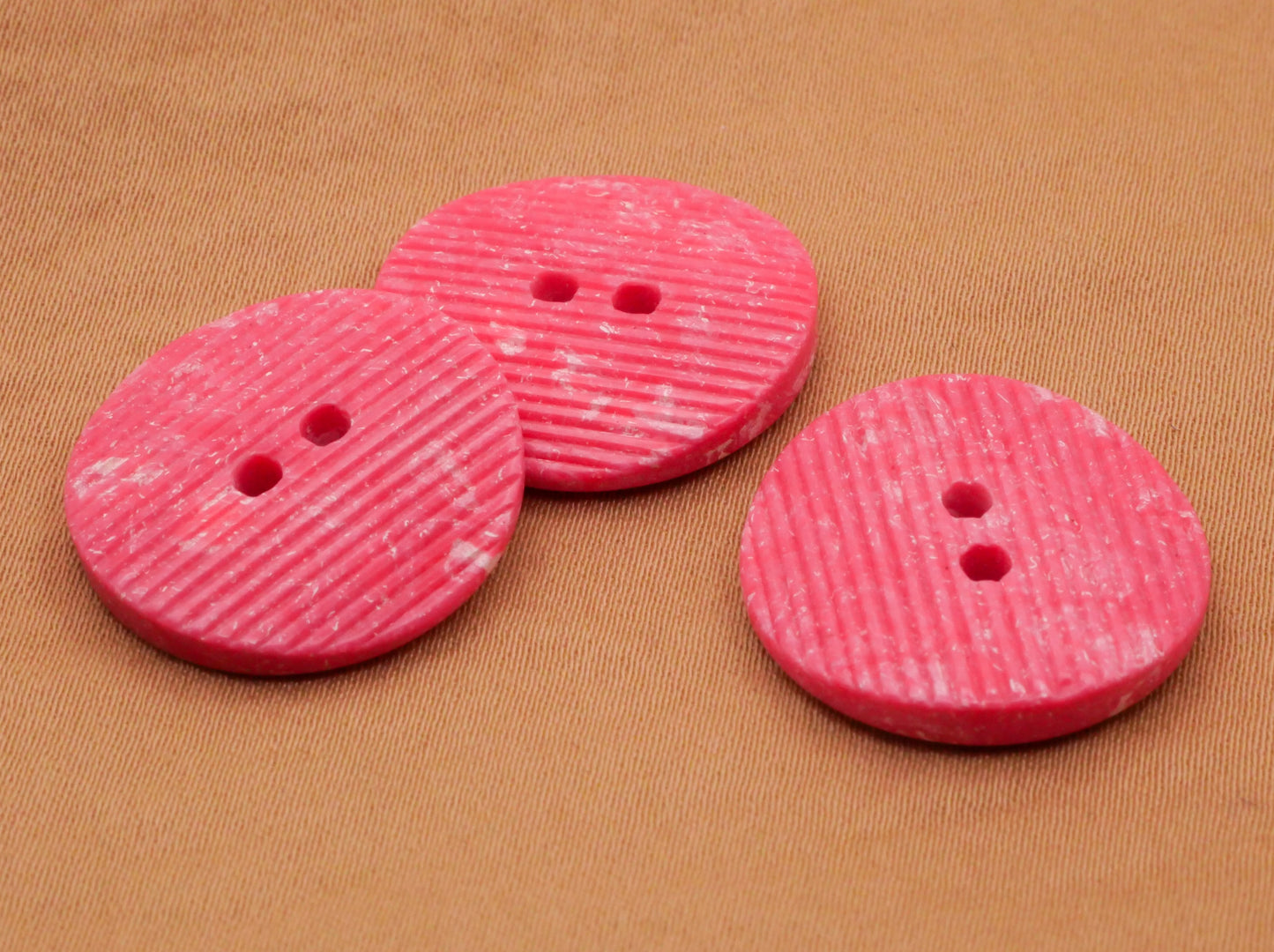 Pink Ribbed Marbled Vintage Plastic Sew-Thru Pair of Buttons 20mm