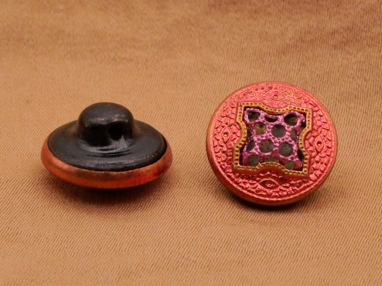 Salmon Fuchsia Tinted Metal Mesh Vintage Button 13mm