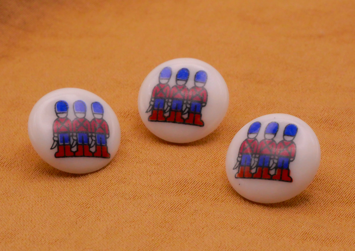 Kings Guard England Vintage Plastic Button 13mm