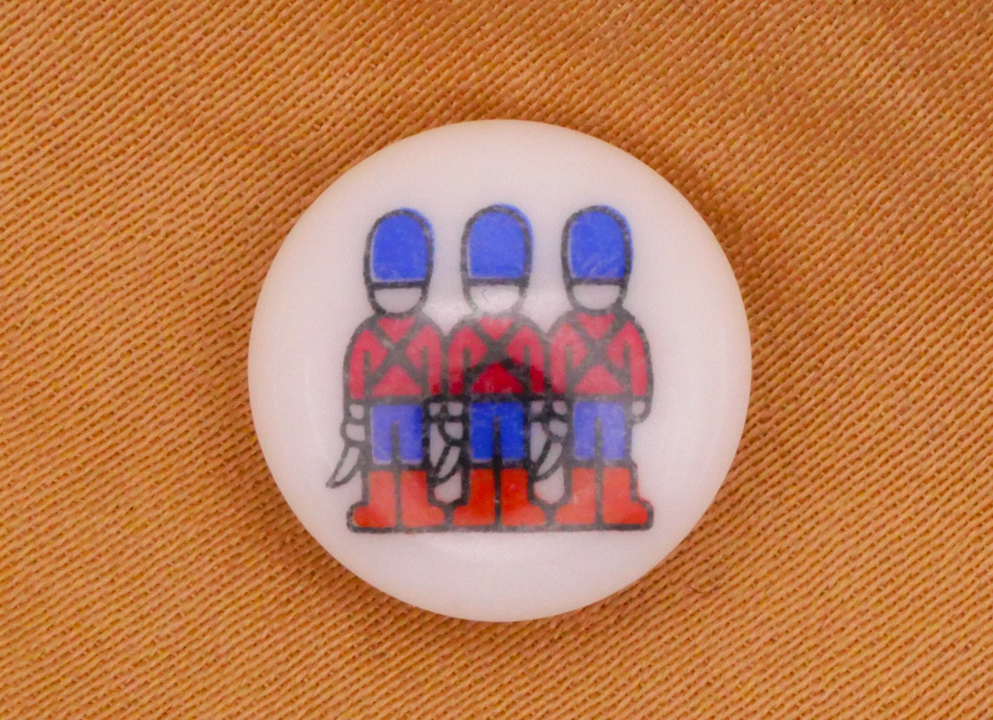 Kings Guard England Vintage Plastic Button 13mm