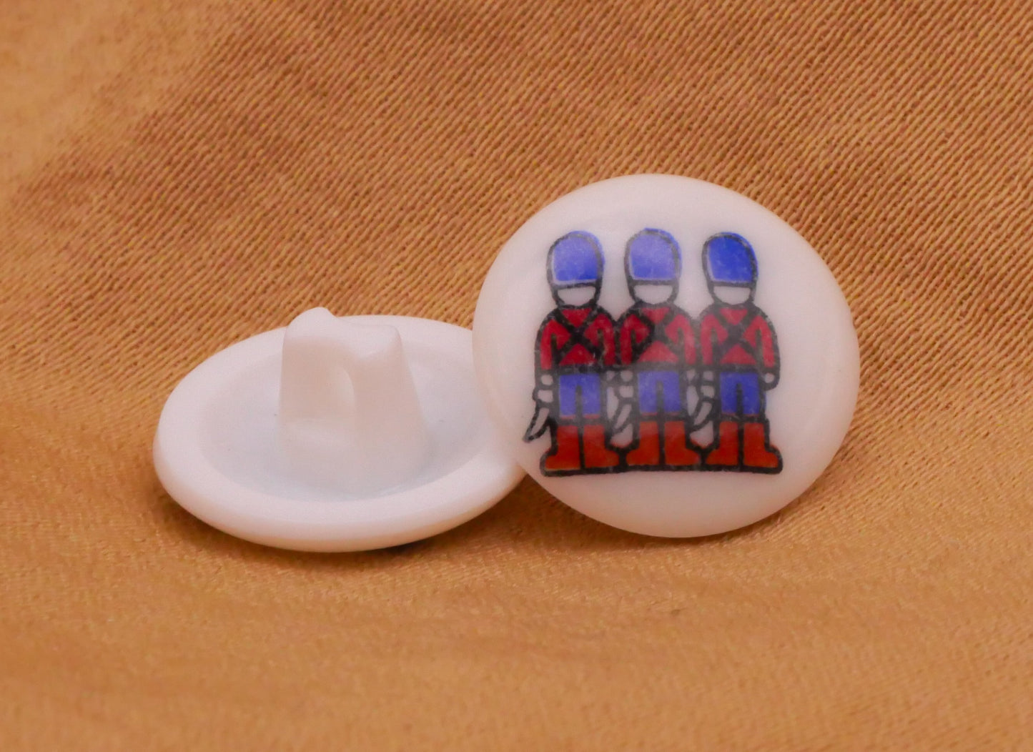 Kings Guard England Vintage Plastic Button 13mm