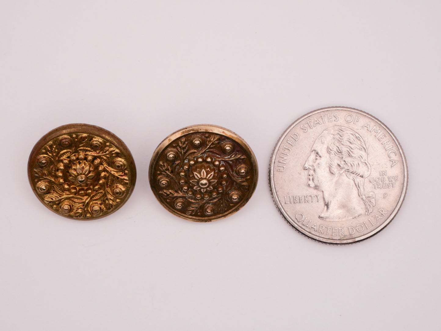 Flower Center Vines Wreath Antique Brass Metal Button Various 19mm