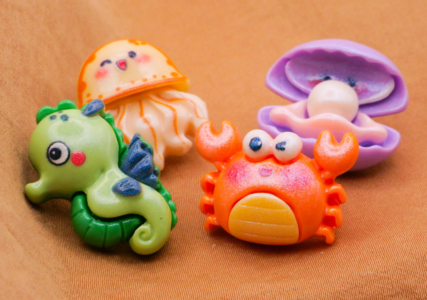 Sea Creatures Crab Jellyfish Oyster Seahorse Plastic Set of Four Buttons 16-25mm