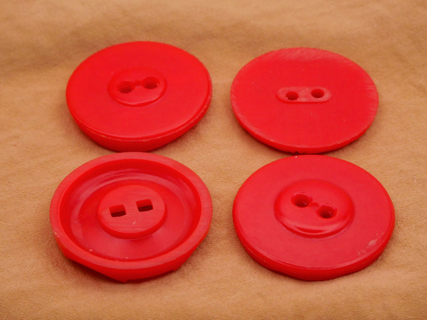 Red Vintage Triangle Flower Scroll Sun Plastic Button Various 27mm
