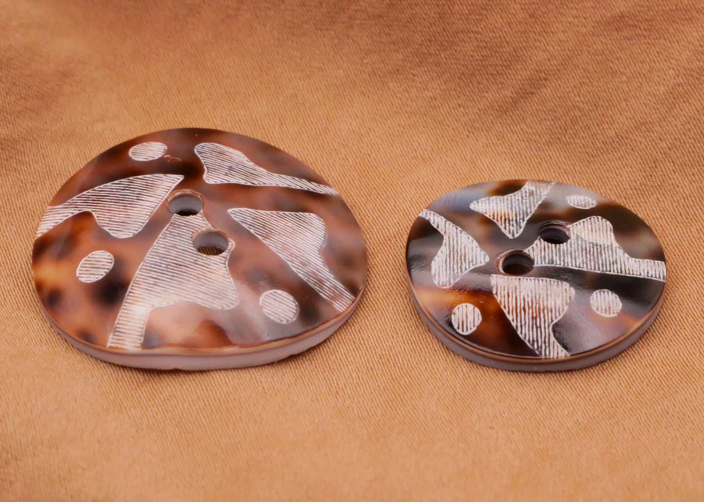 Shell Etched Tribal Design Natural Button Various 20-27mm