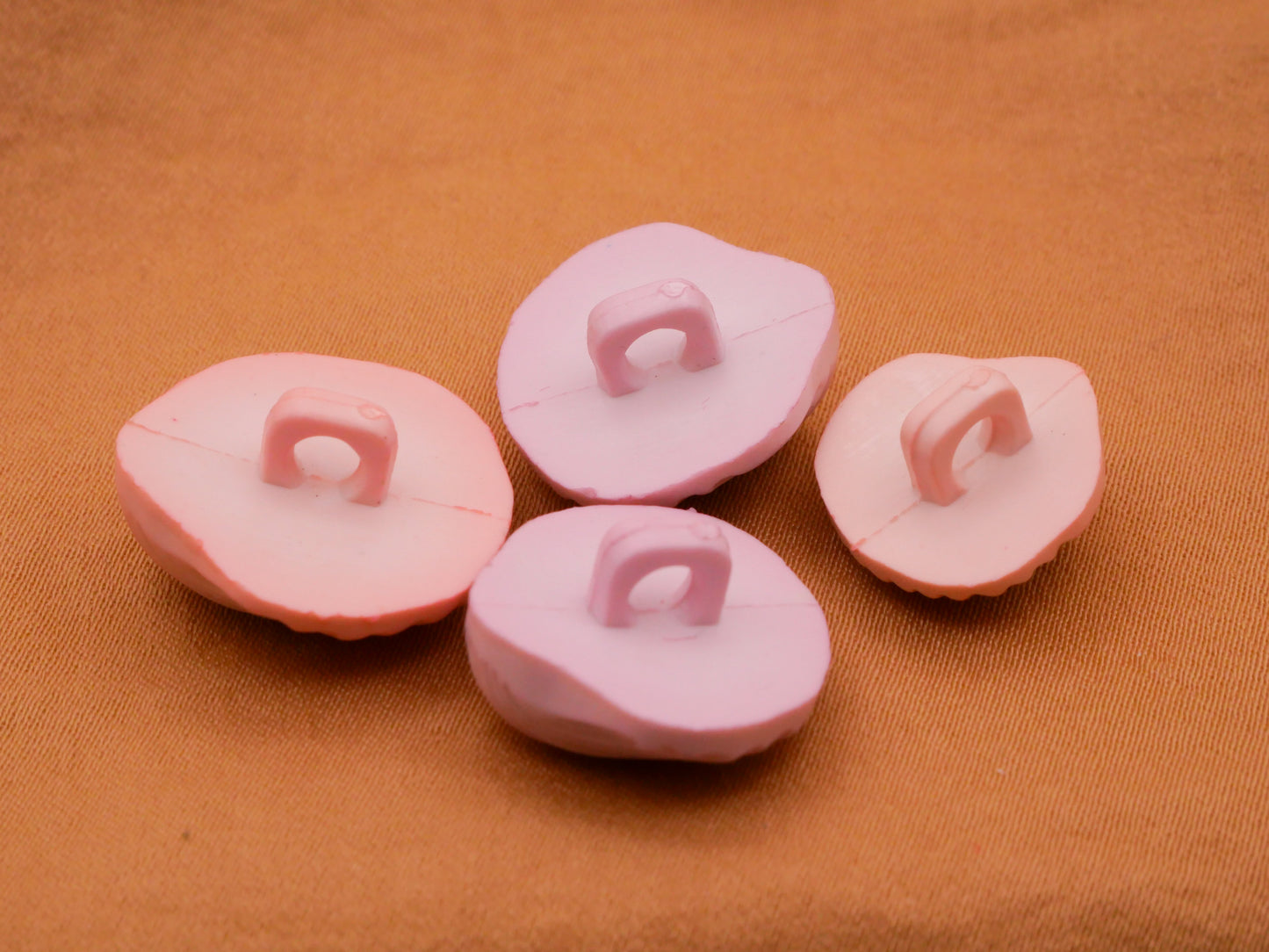 Seashell Shell Pink Lavender Plastic Set of Four Buttons 14-19mm