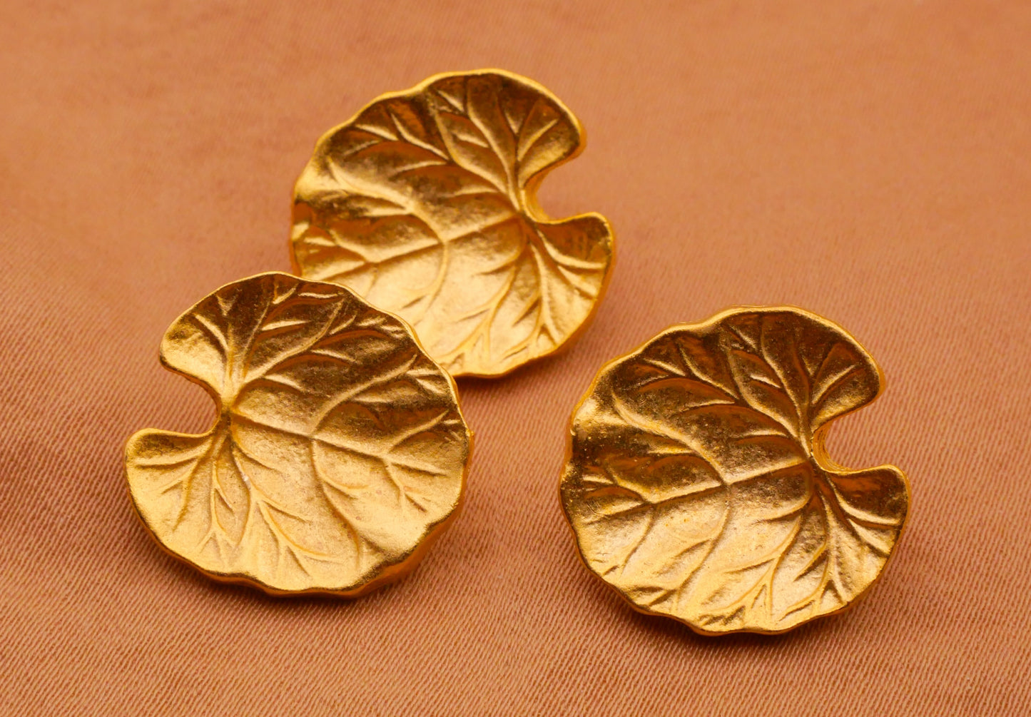 Lily Pad Leaf Vintage Gold Metal Button 16x17mm