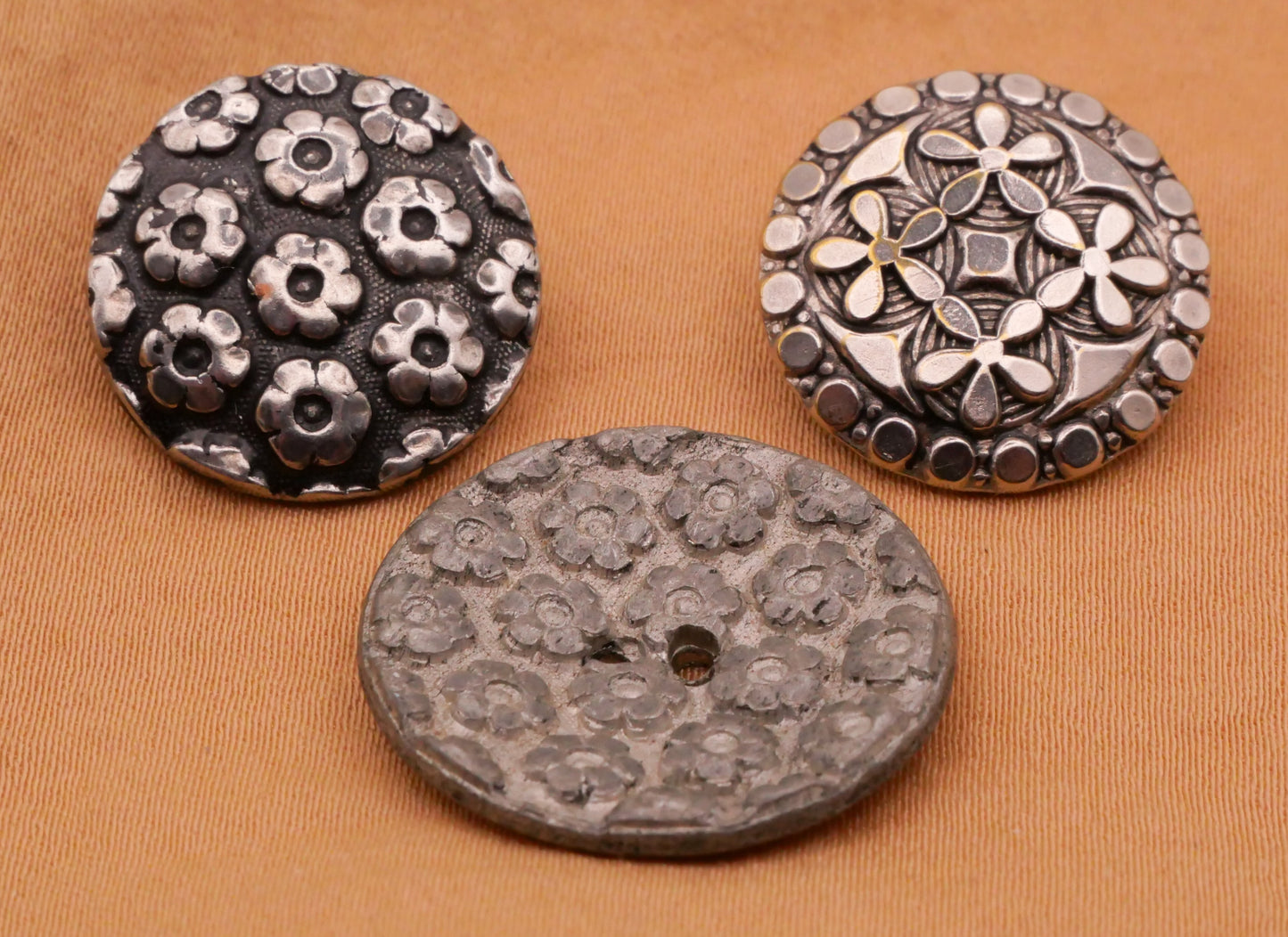 Flowers Groovy Antique Metal Button Various 18-23mm
