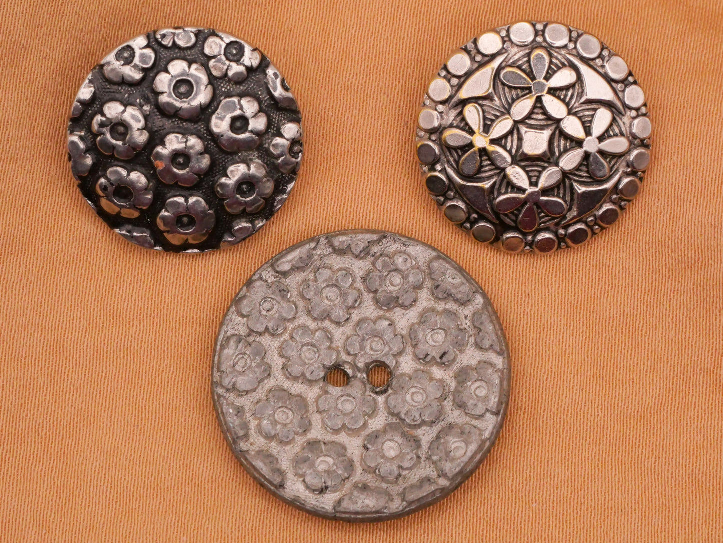 Flowers Groovy Antique Metal Button Various 18-23mm