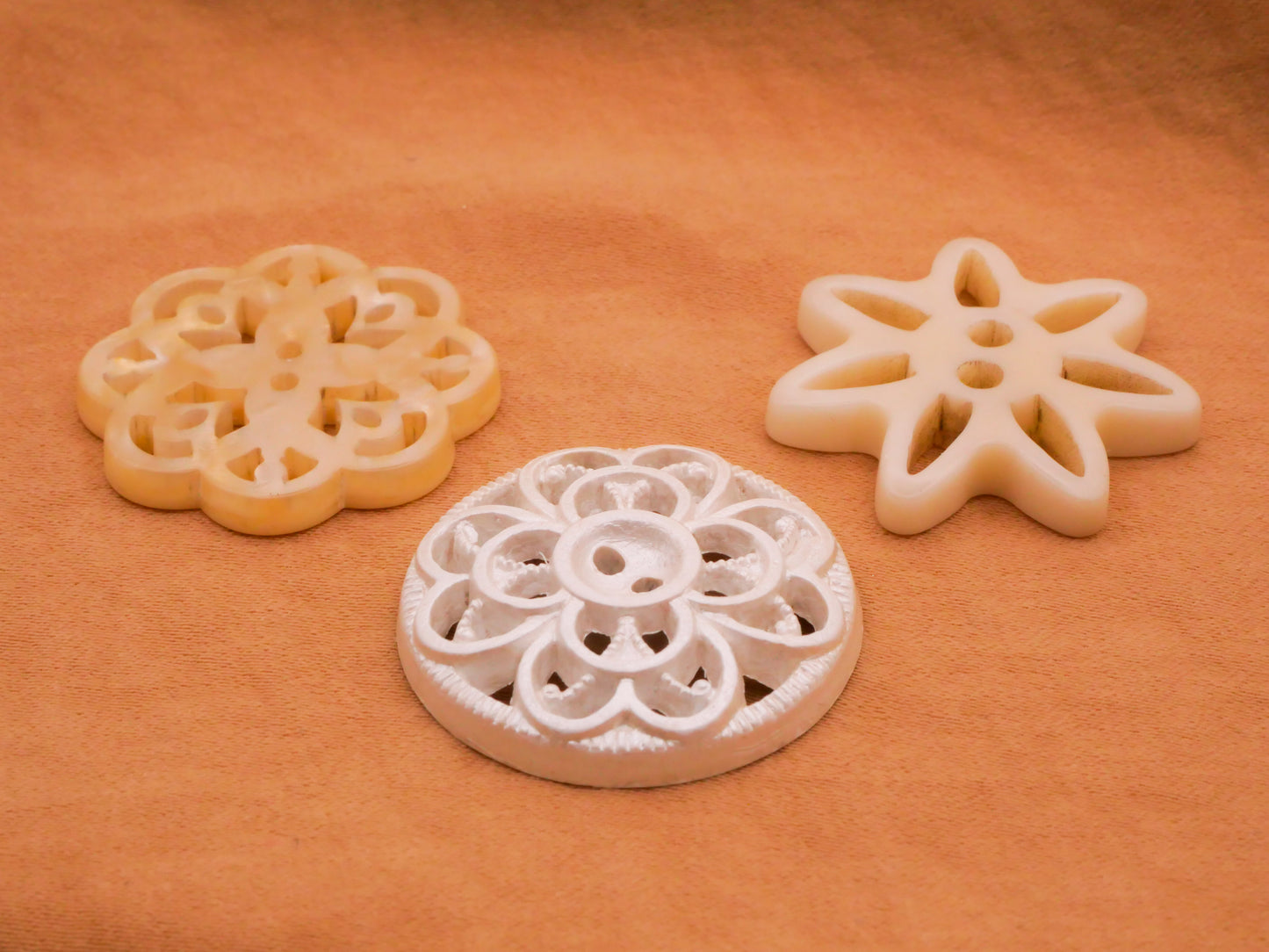 Flower Lace Vintage Pearlized Plastic Button Various 25-27mm