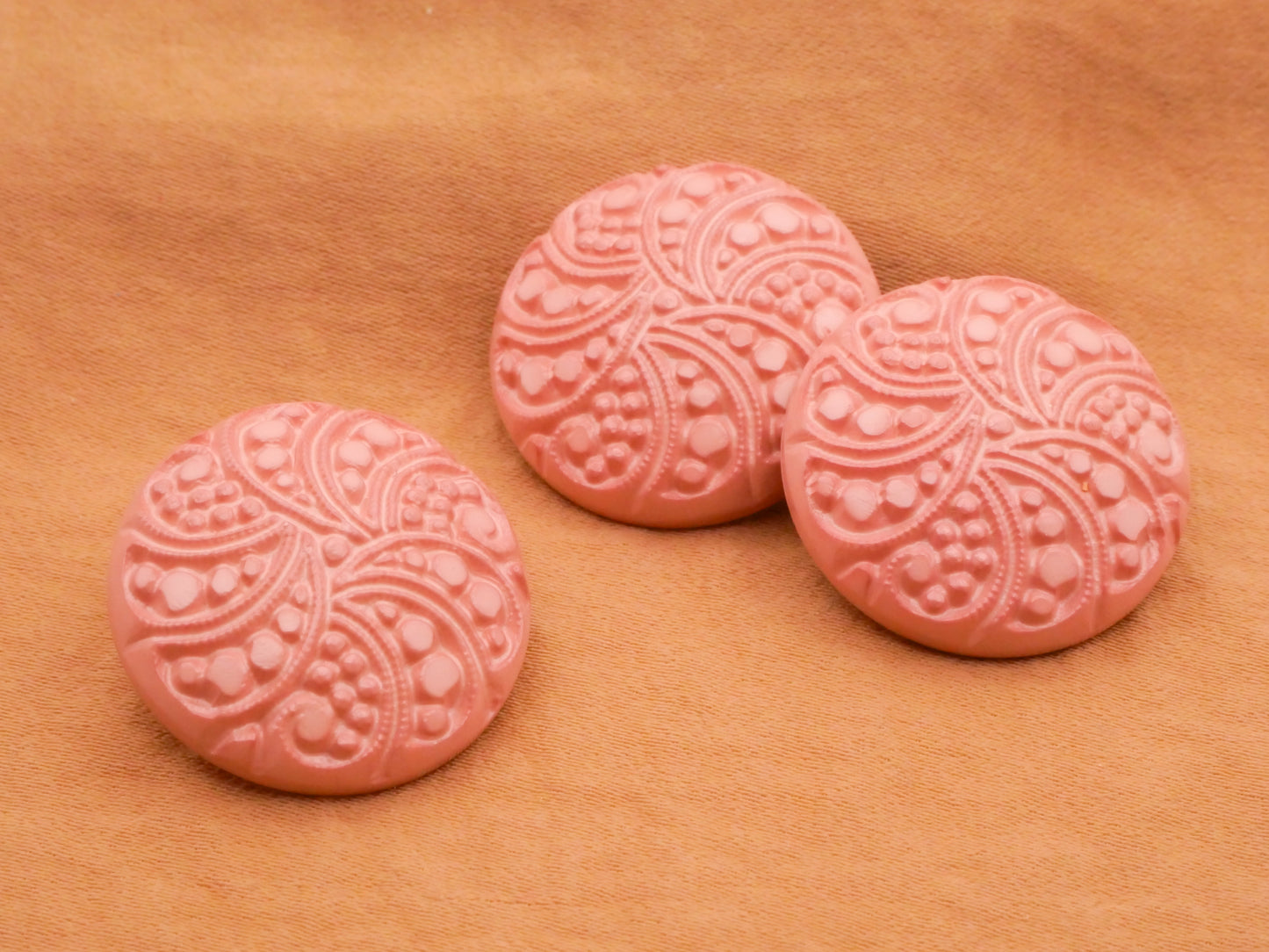 Swirl Dot Dusty Rose Pink Plastic Button 23mm