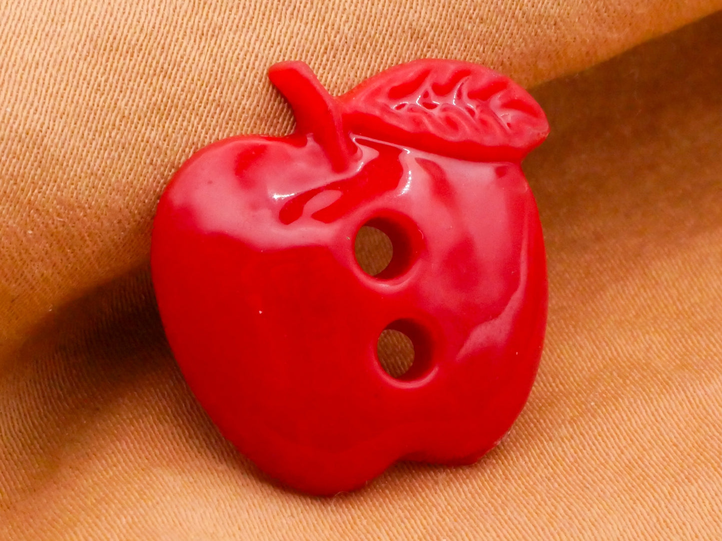 Apple Red Sew-Thru Set of Four Buttons 21mm