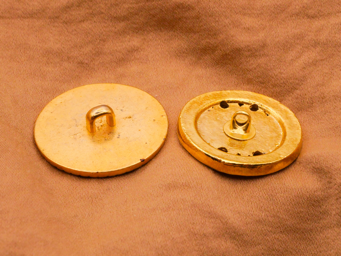 Medusa Shiny Gold Metal Vintage Button Various 23-25mm