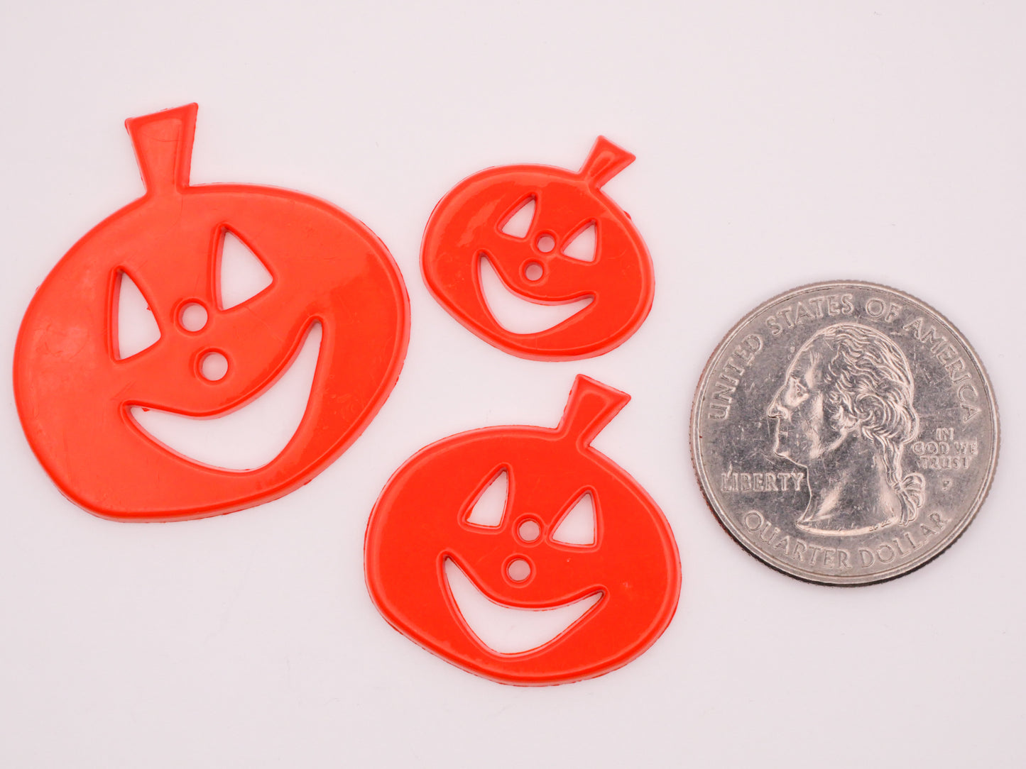 Jack O' Lantern Pumpkin Orange Plastic Assorted Set of Ten Buttons 18-33mm