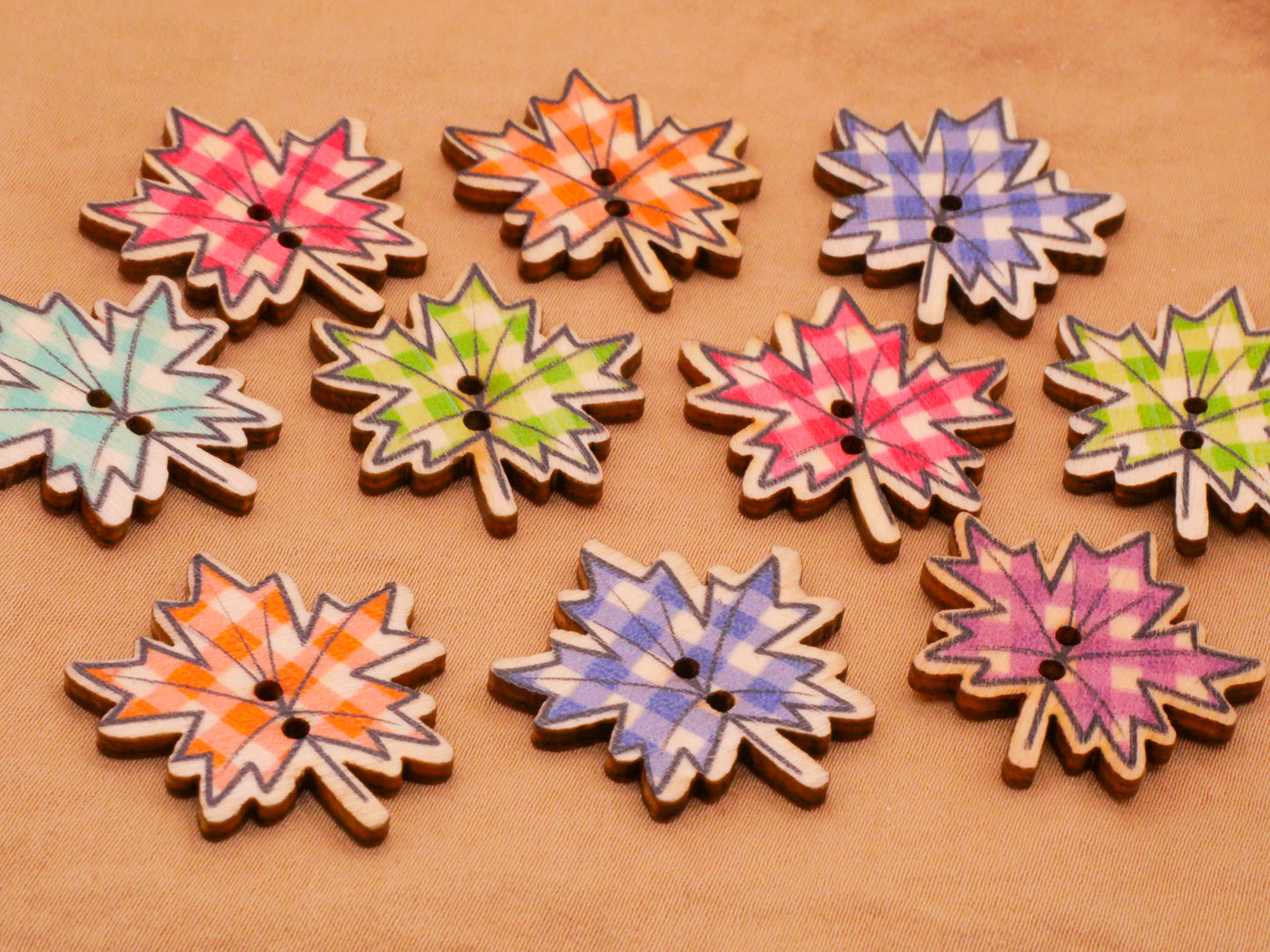 Maple Leaf Gingham Pattern Wood Set of Ten Buttons 25x26mm