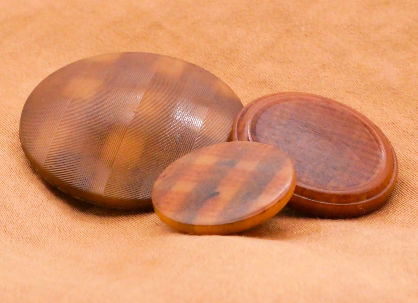 Plaid Vegetable Ivory Tagua Nut Vintage Set of Three Buttons 15-26mm