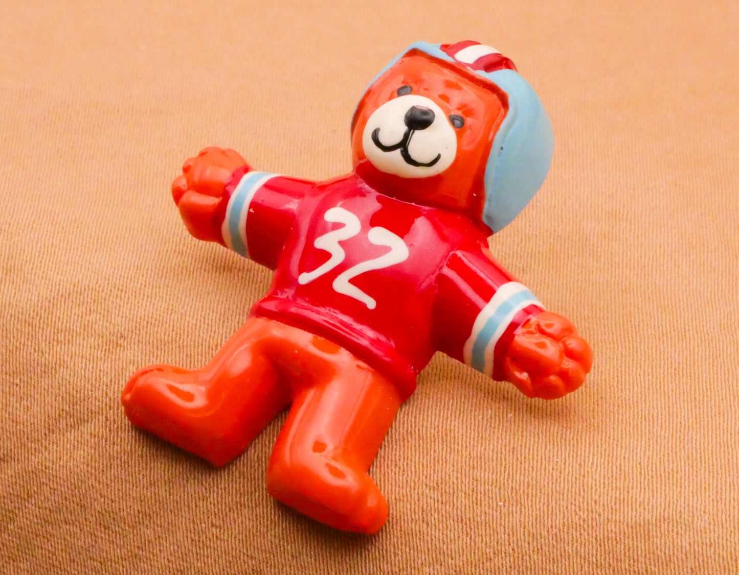 Football Bear Jersey Helmet Vintage Plastic Button 32x35mm