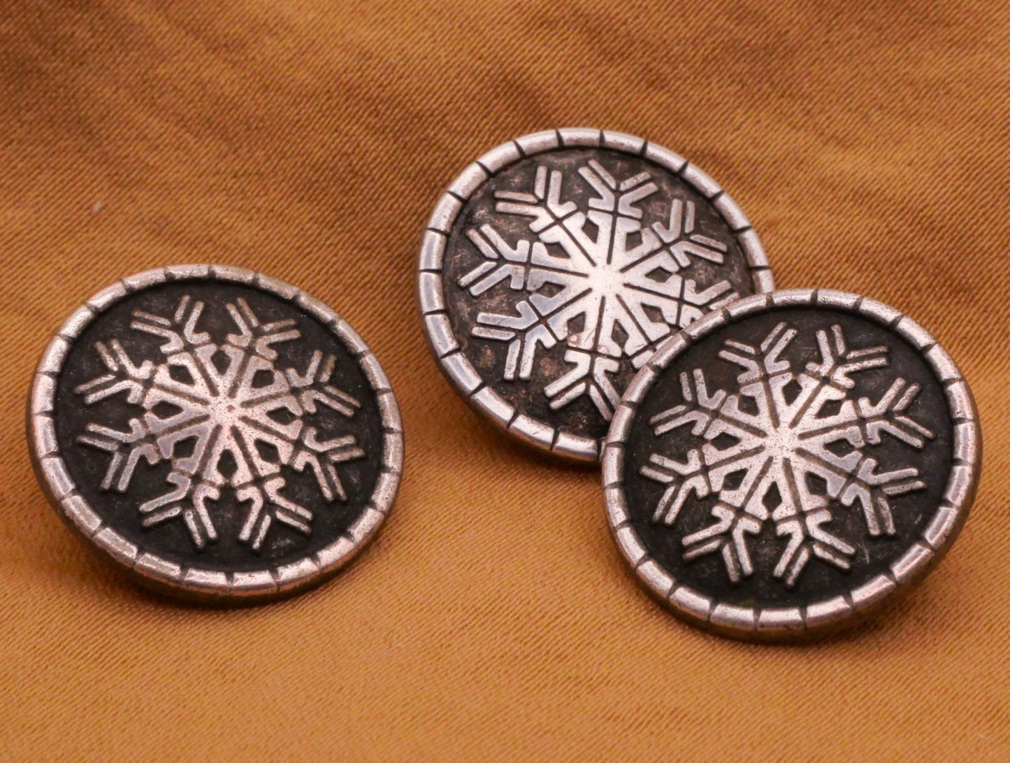 Snowflake Norwegian Pewter Metal Button 18mm