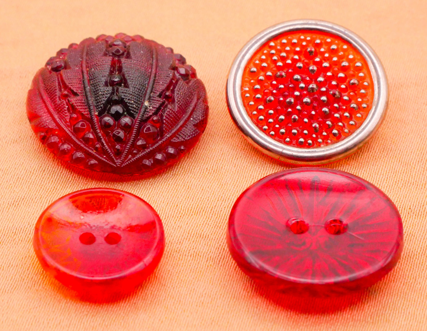 Leaves Snow Snowflakes Red Glass Vintage Button Various 14-21mm
