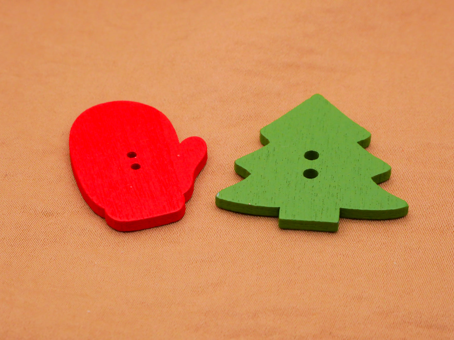 Mitten Tree Snowflake Design Wood Set of Eight Buttons Various 22-31mm