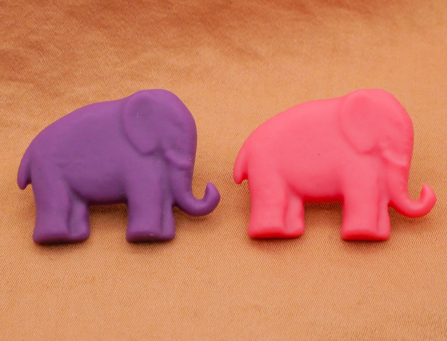 Elephant Purple Pink Plastic Button Various 22x28mm