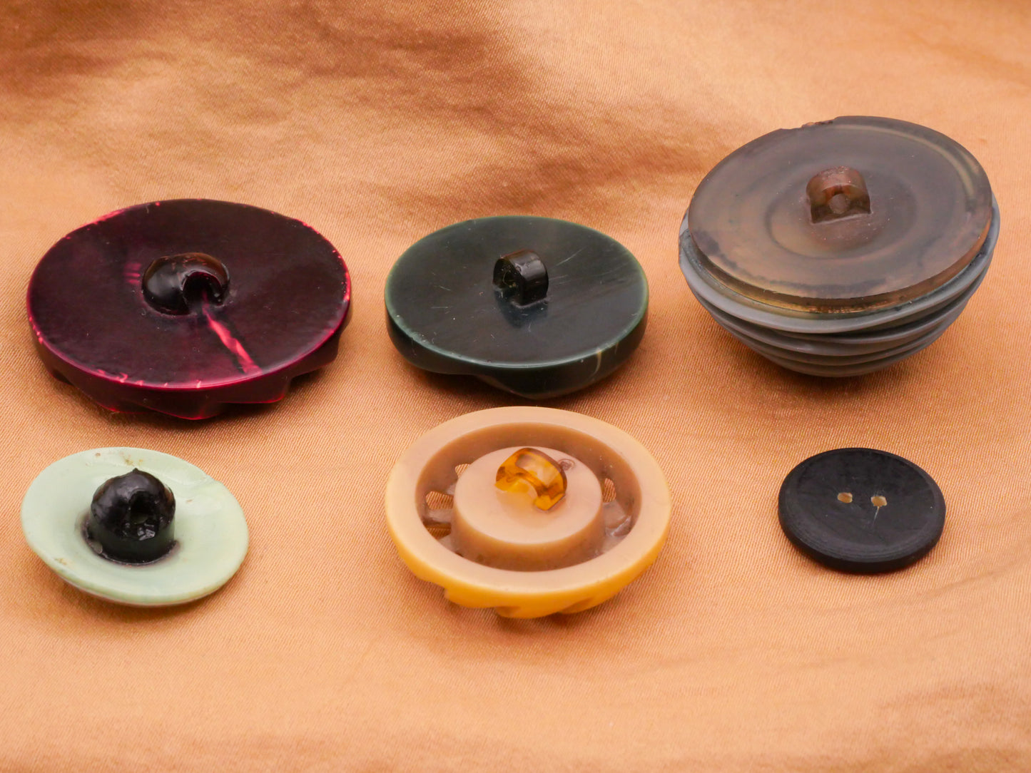 Swirl Spiral Celluloid Early Plastic Button Various 16-34mm