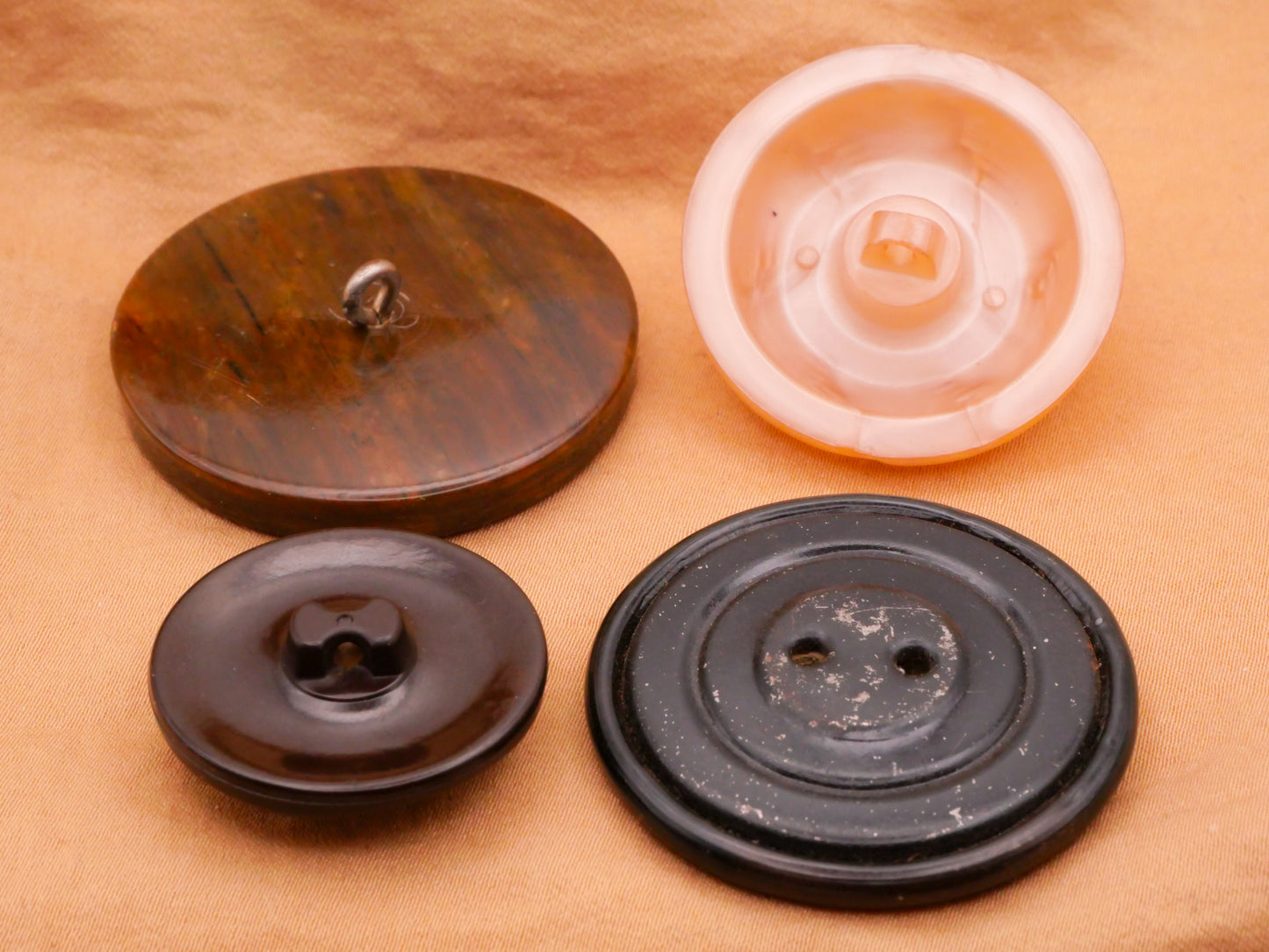 Swirl Spiral Brown Champagne Vintage Plastic Button Various 27-40mm