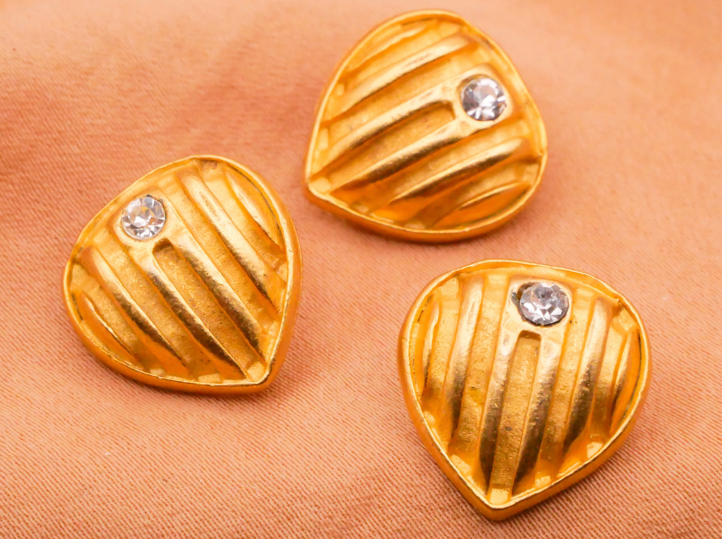 Shield Vintage Rhinestone Ribbed Gold Metal Button 15x16mm
