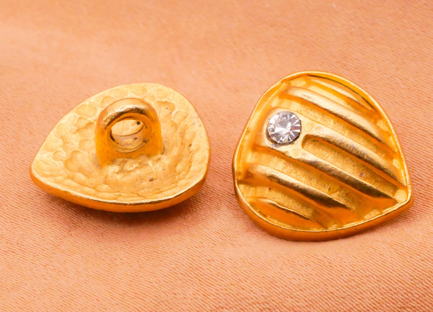 Shield Vintage Rhinestone Ribbed Gold Metal Button 15x16mm