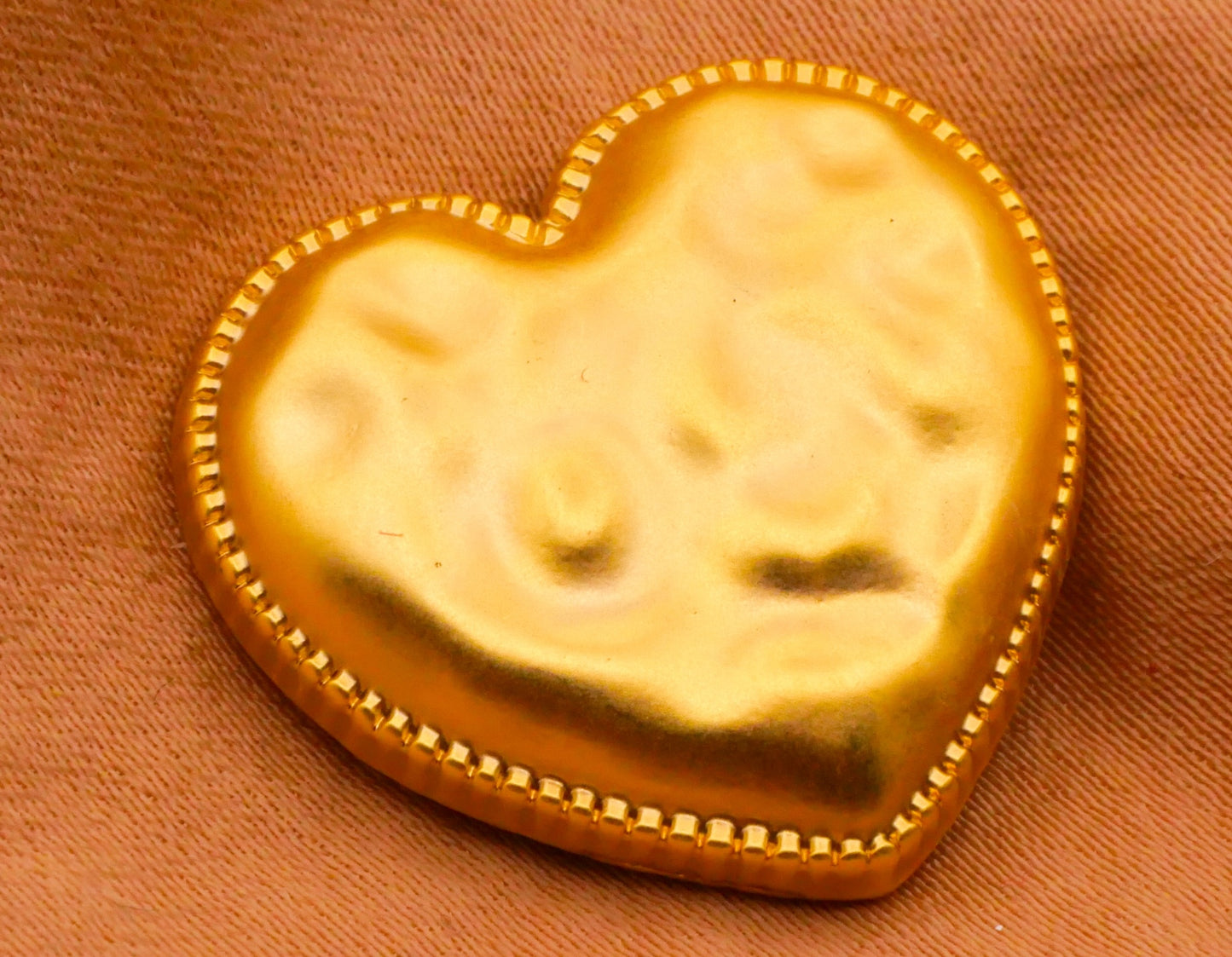 Heart Hammered Look Zipper Edge Gold Metal Button 21x23mm