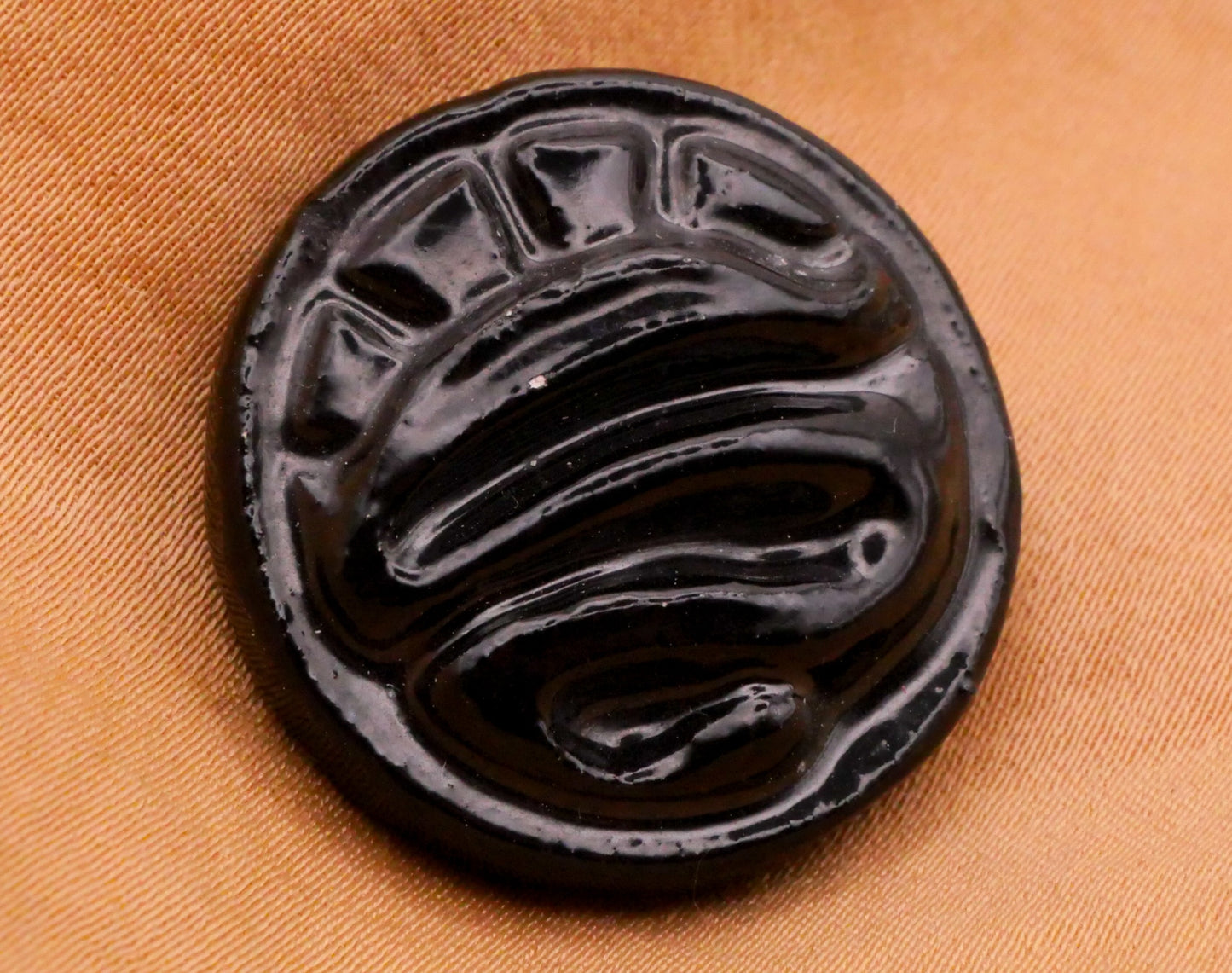 Snake Look Design Black Lacquer Plaster Button 25mm
