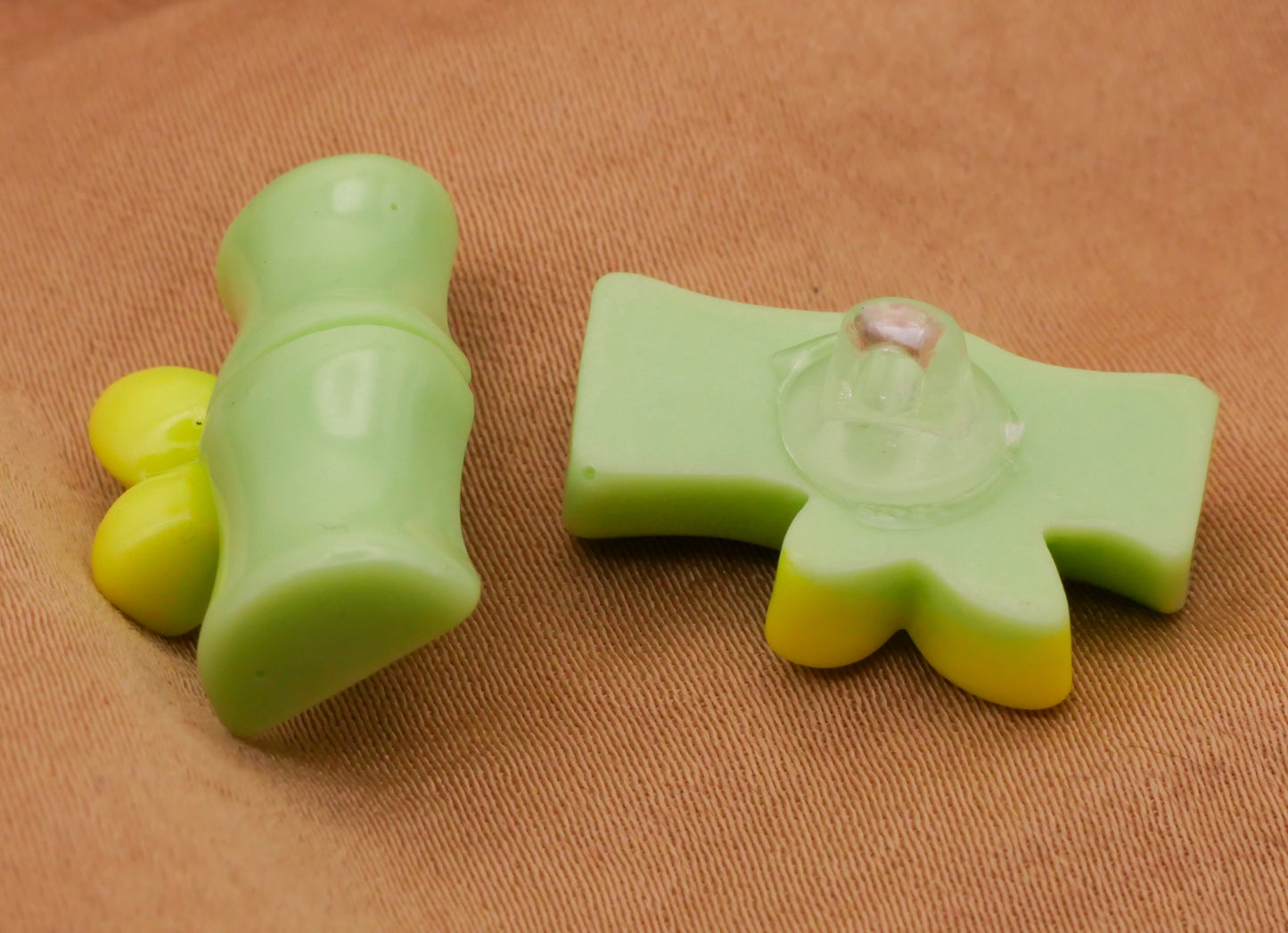 Bamboo Green Plastic Pair of Buttons 13x21mm